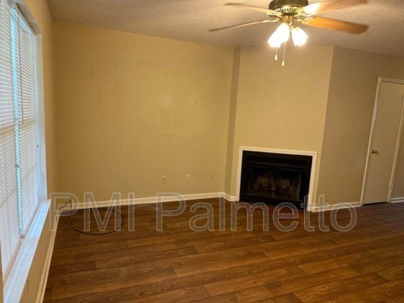 129 Country Town Dr - Photo 3 of 9