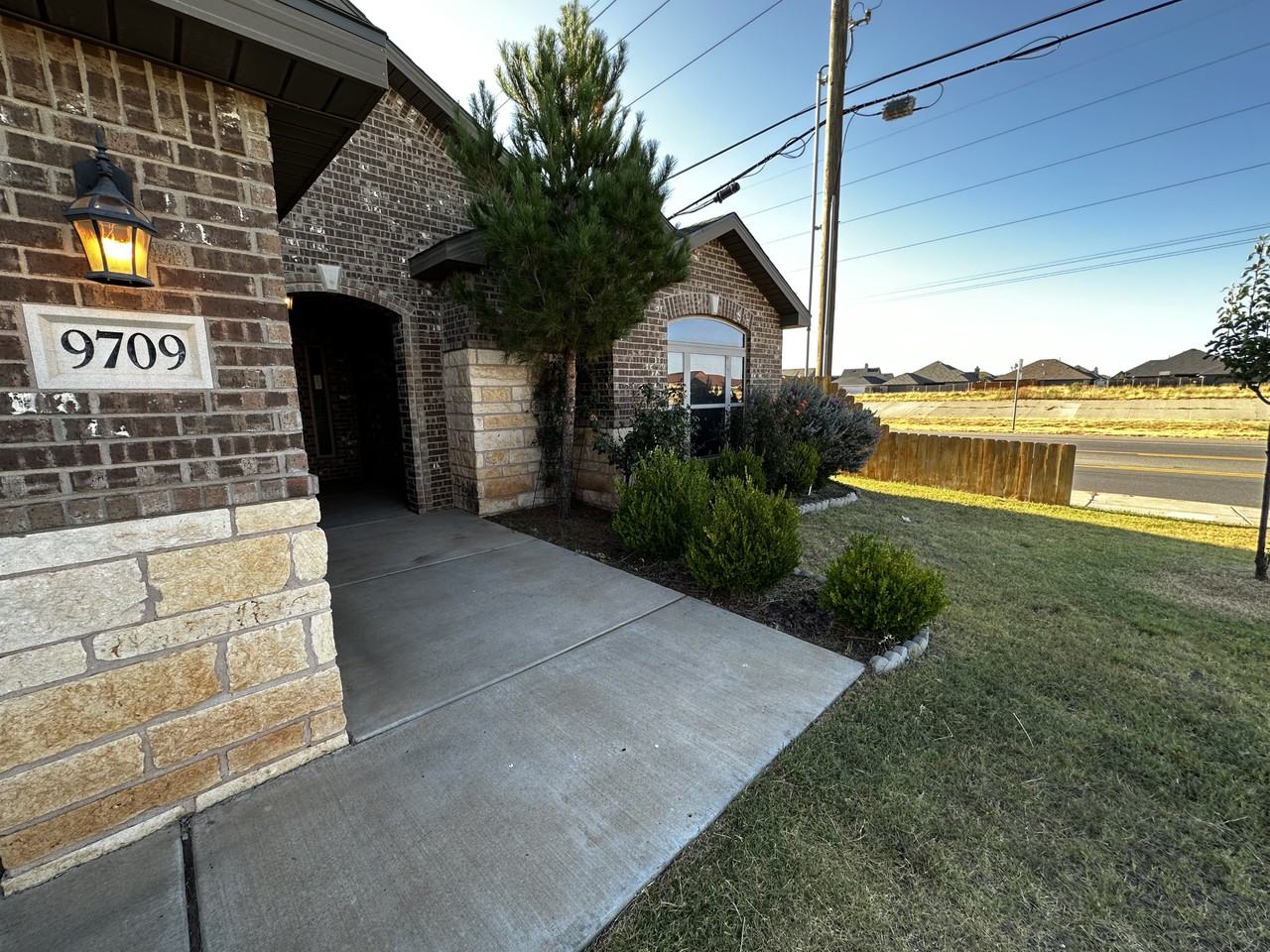 9709 Ross Ave - Photo 2 of 9
