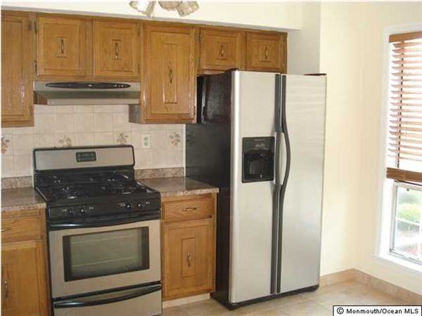 214 Franklin Pl - Photo 3 of 6