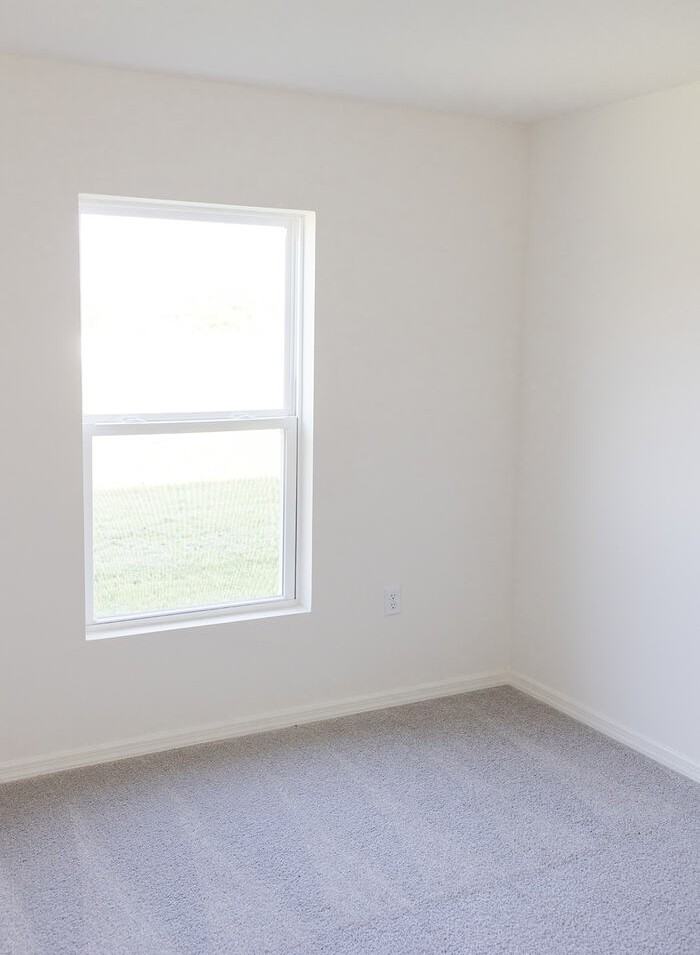 704 Hillview Loop - Photo 2 of 18