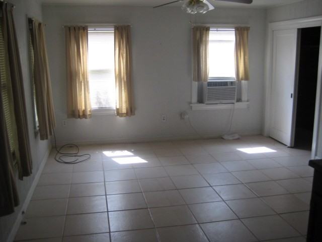 1720 NW Maple Ave - Photo 3 of 10