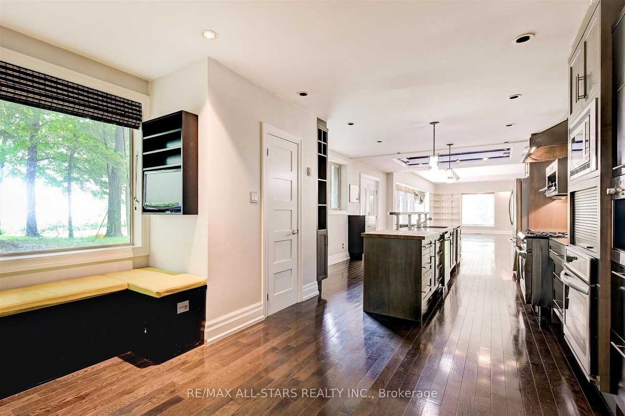 5 Lakehill Crescent - Photo 3 of 20