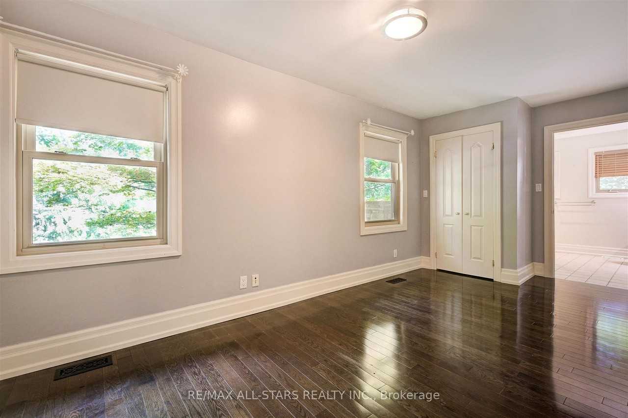 5 Lakehill Crescent - Photo 2 of 20