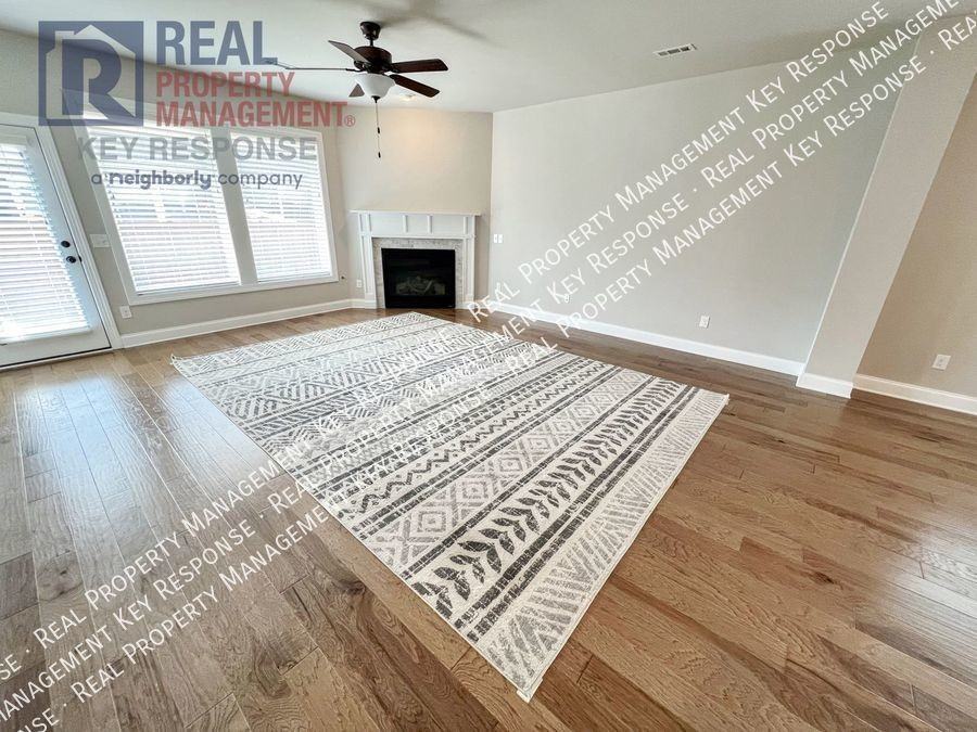 250 Tanglewood Ln - Photo 3 of 23