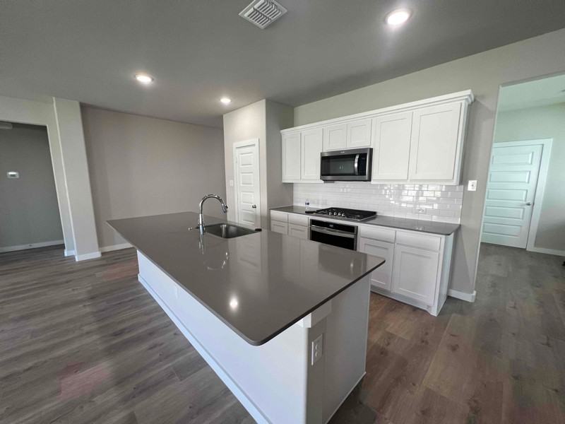 5211 Bellhurst Dr - Photo 2 of 26