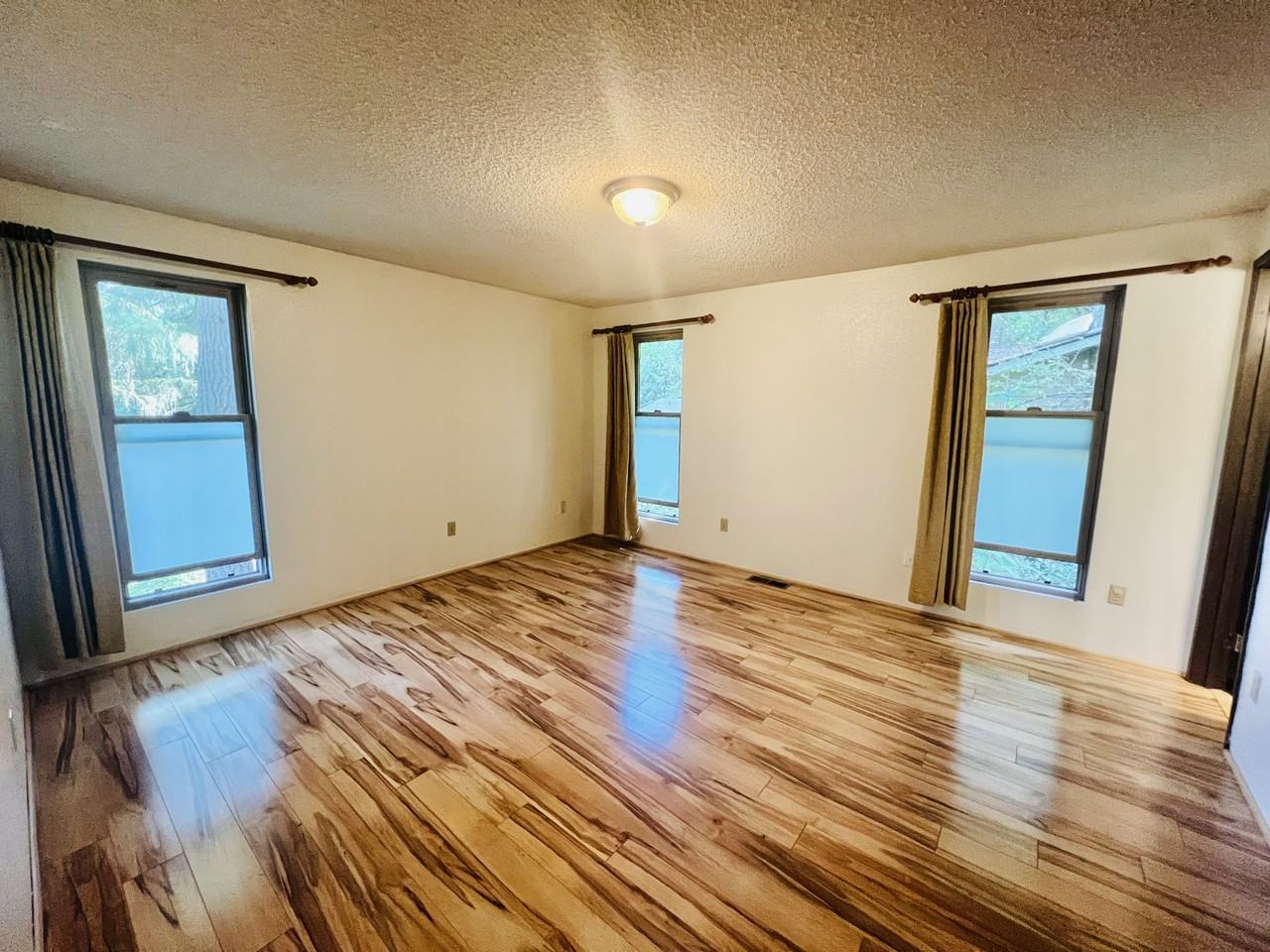 17023 Ne 28th Pl #NA - Photo 2 of 12