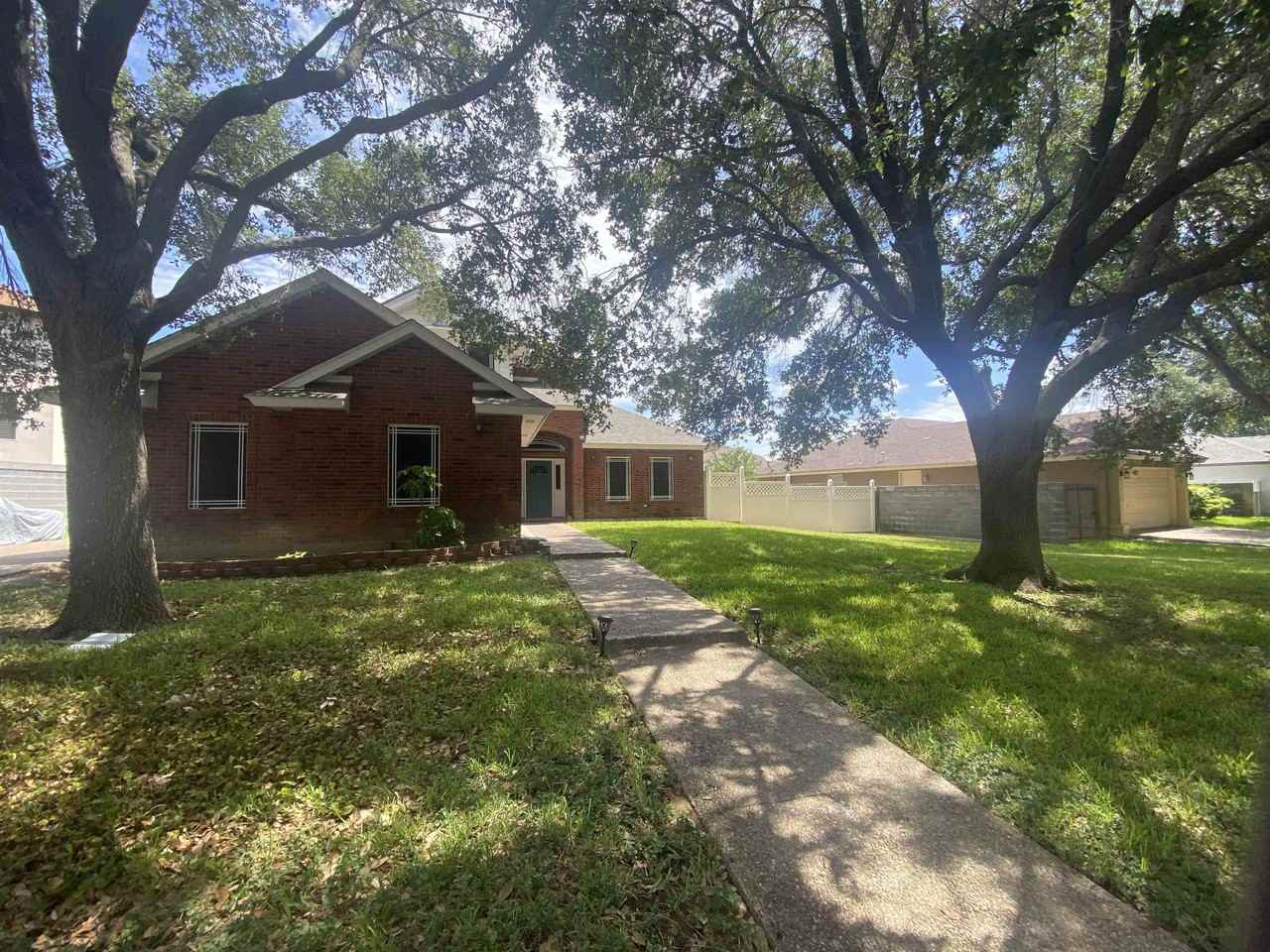 1514 Serene Dr - Photo 2 of 15