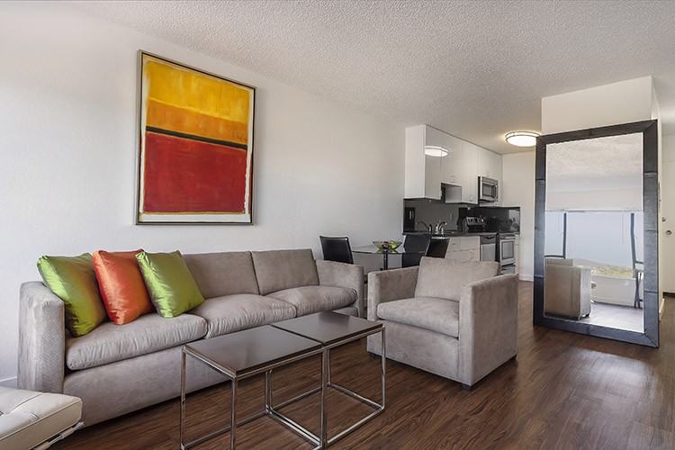 1550 Bay St - Photo 3 of 7