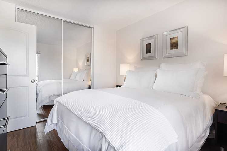 1550 Bay St - Photo 2 of 7