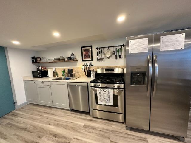 124 Pioneer St - Photo 3 of 10