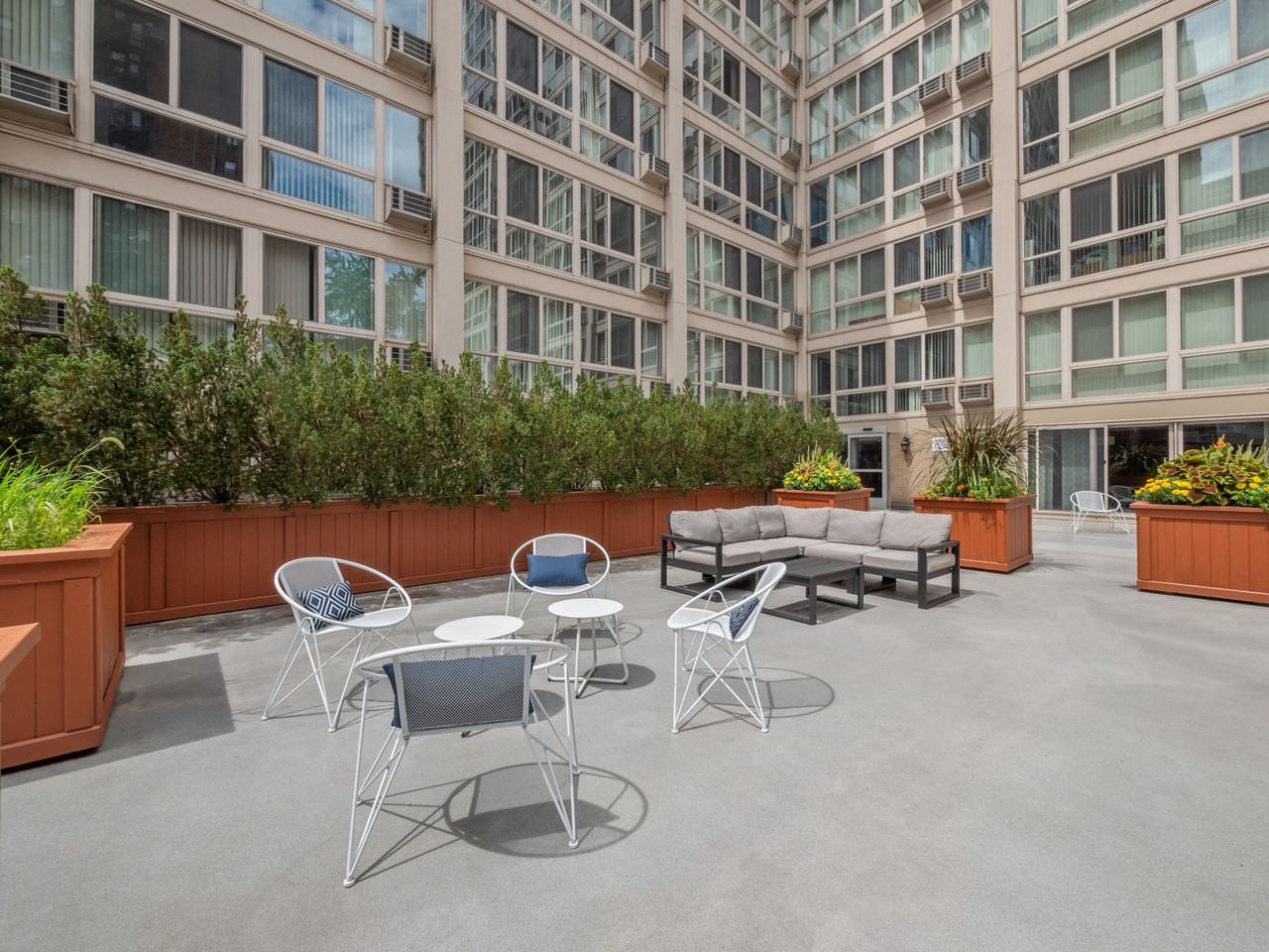 The Van der Rohe - Photo 6 of 50