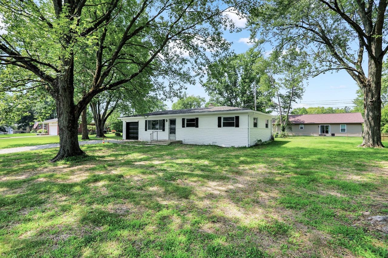 572 Meadow Ln - Photo 2 of 37