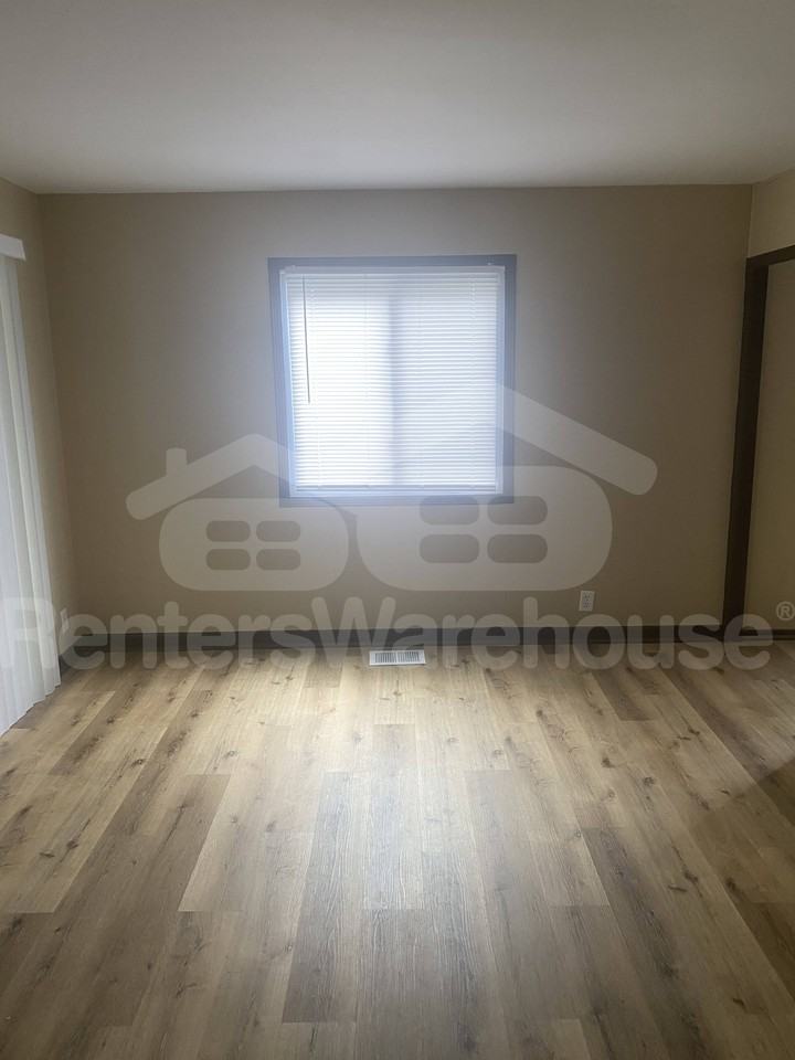 5779 N 32nd St - Photo 2 of 10