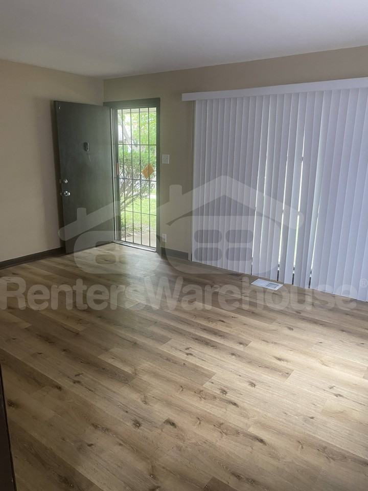 5779 N 32nd St - Photo 3 of 10