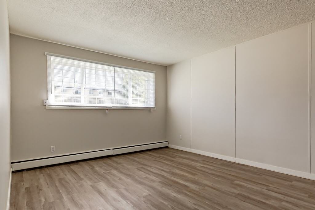 Lenita Manor - Photo 6 of 22