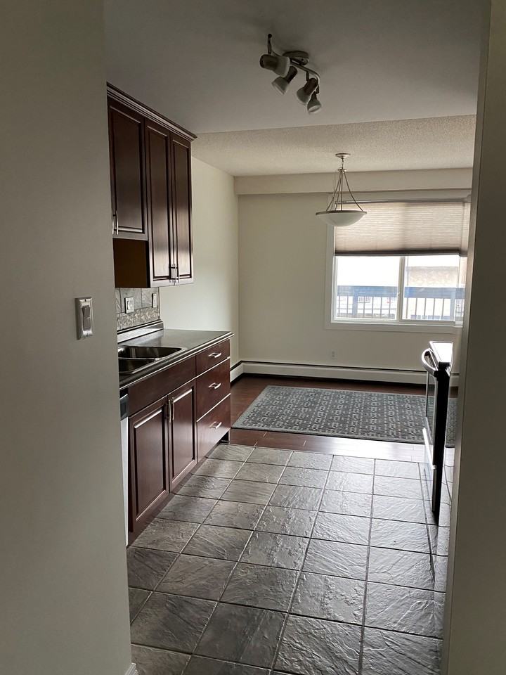 Unique two story 2 bed 1.5 bath condo*Heat & Water Incl.*Balcony