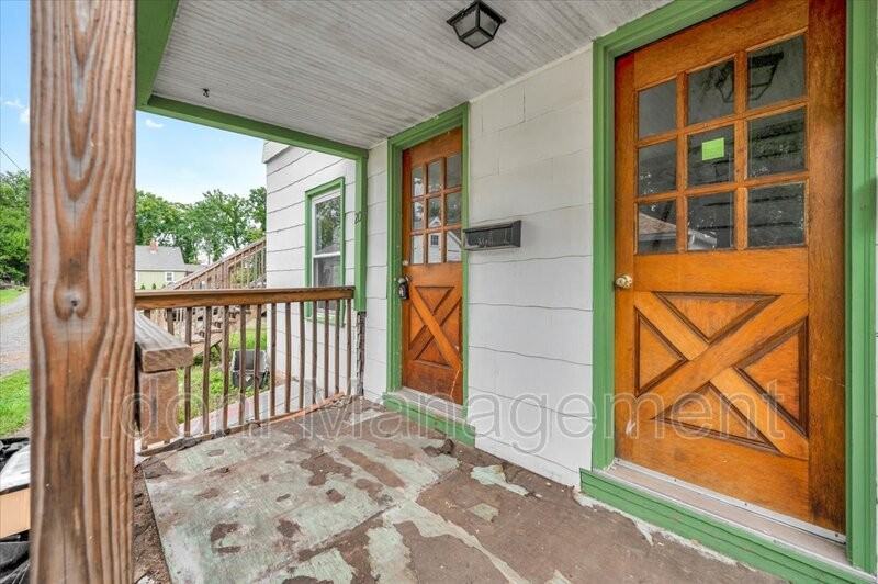 20 Middlesex Avenue Ext - Photo 2 of 21