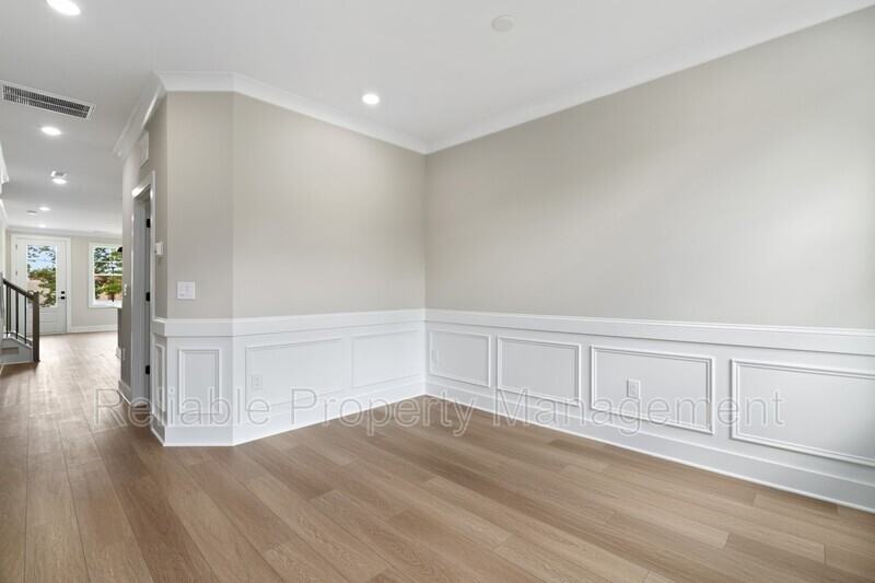6104 Fox Rd - Photo 7 of 32