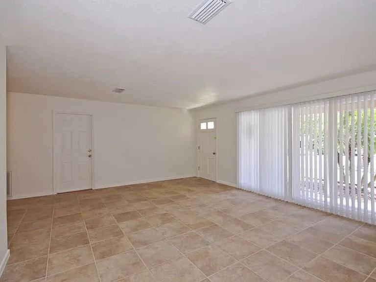 5128 Louvre Ave - Photo 2 of 8