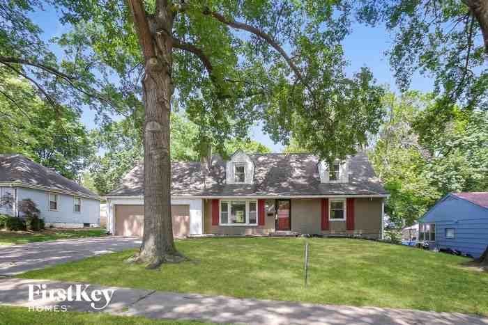 3906 Ne 50th Ter - Photo 2 of 15