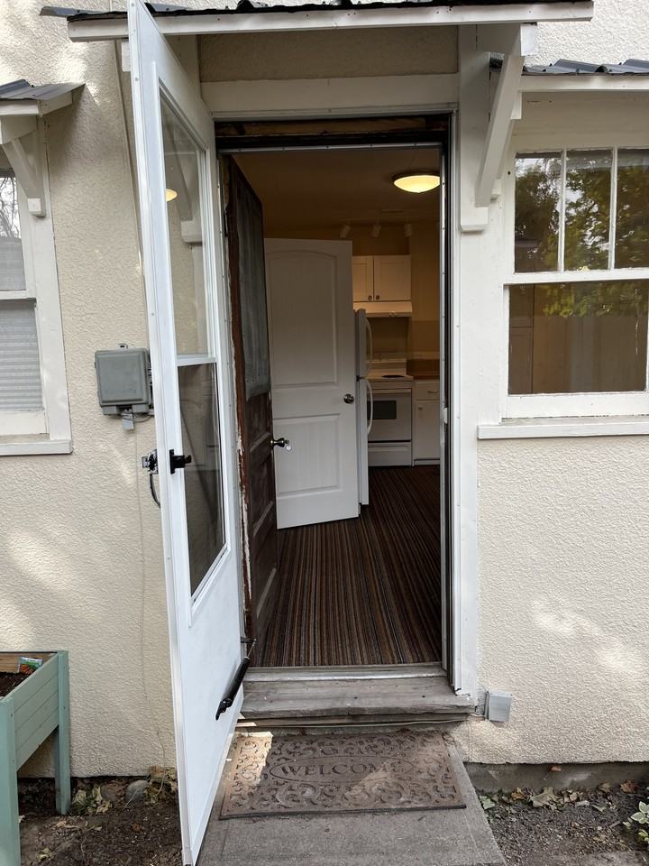 618 2nd St W 618, Kalispell, MT 59901 1 Bedroom Apartment for 950