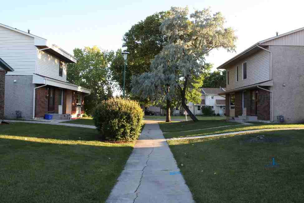 2-75 Oak Park Walk - Kimberly Village - Photo 3 of 14