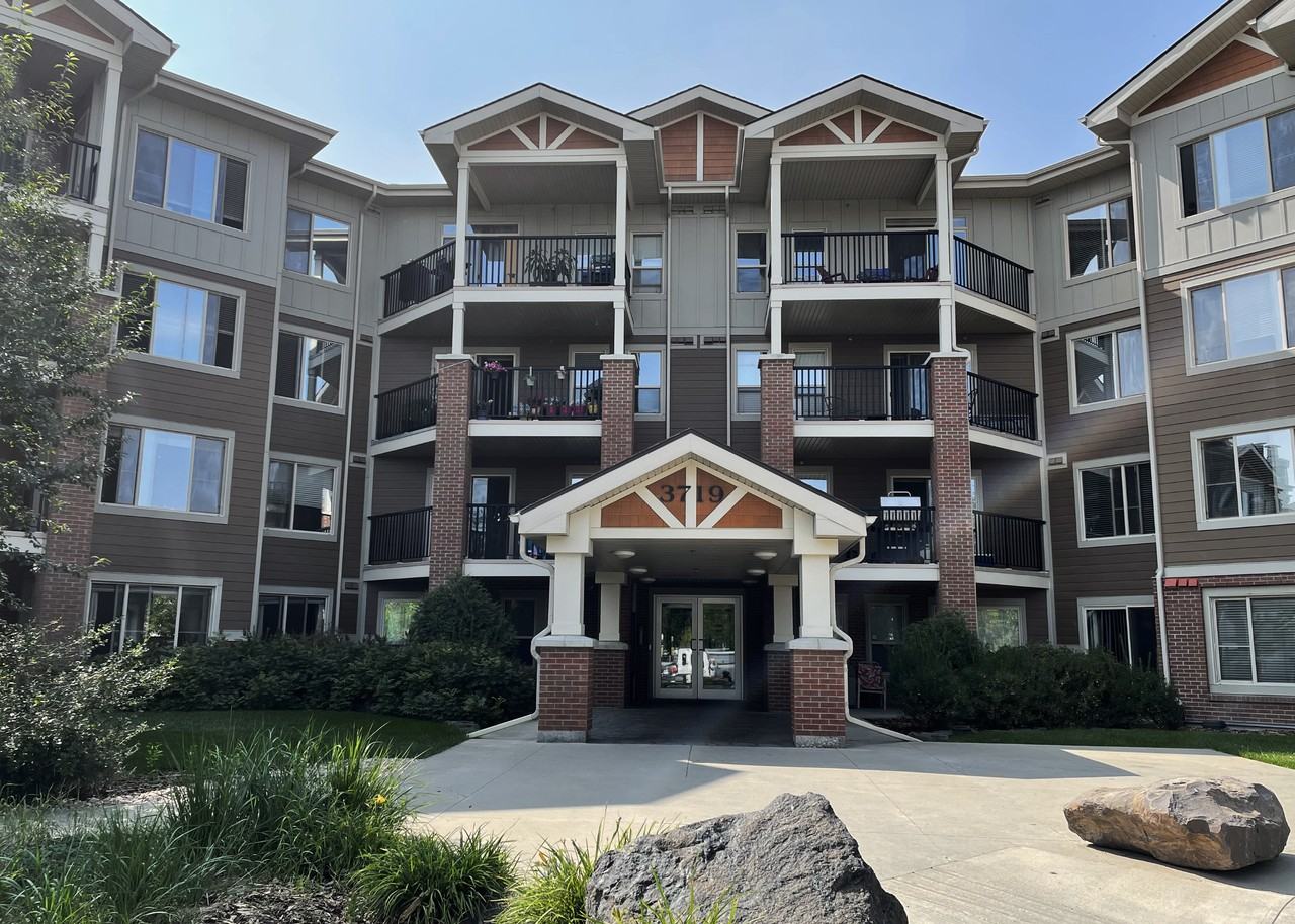 Windermere Village Apartments 3719 Whitelaw Lane Nw, Edmonton, AB T6W