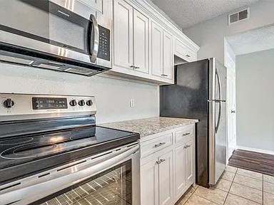 Oram Square Apartments - Photo 7 of 9