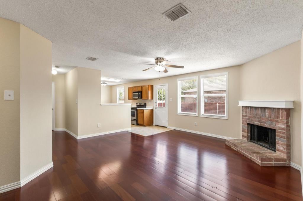 1434 Paint Brush Ct - Photo 2 of 14