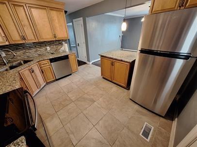 4 Fern Dr - Photo 2 of 33