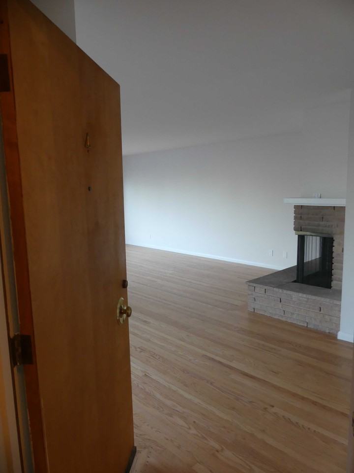 3050 Baker St #4 - Photo 2 of 21