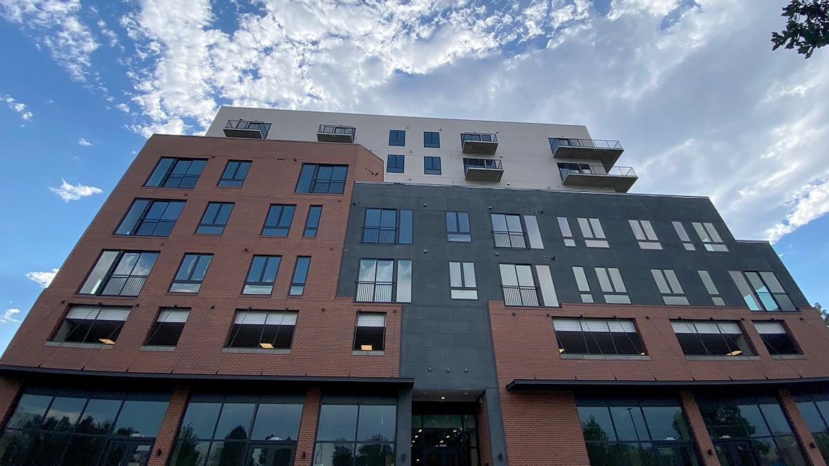 Julian - Photo 2 of 50