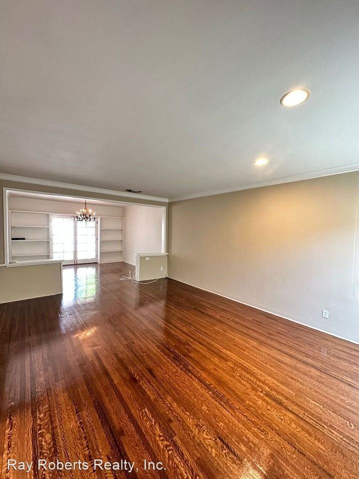 8919 BURTON WAY - Photo 2 of 24