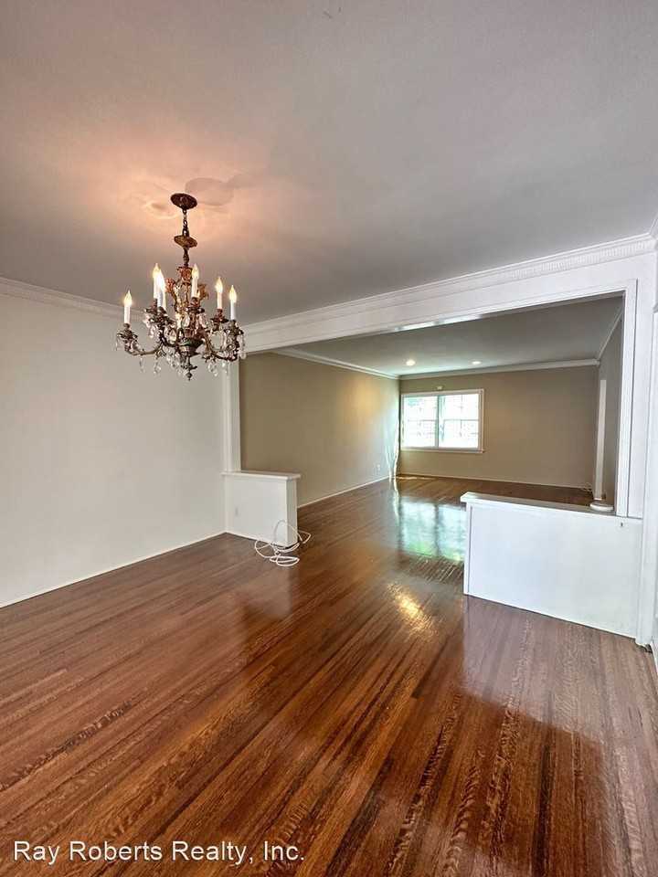 8919 BURTON WAY - Photo 3 of 24