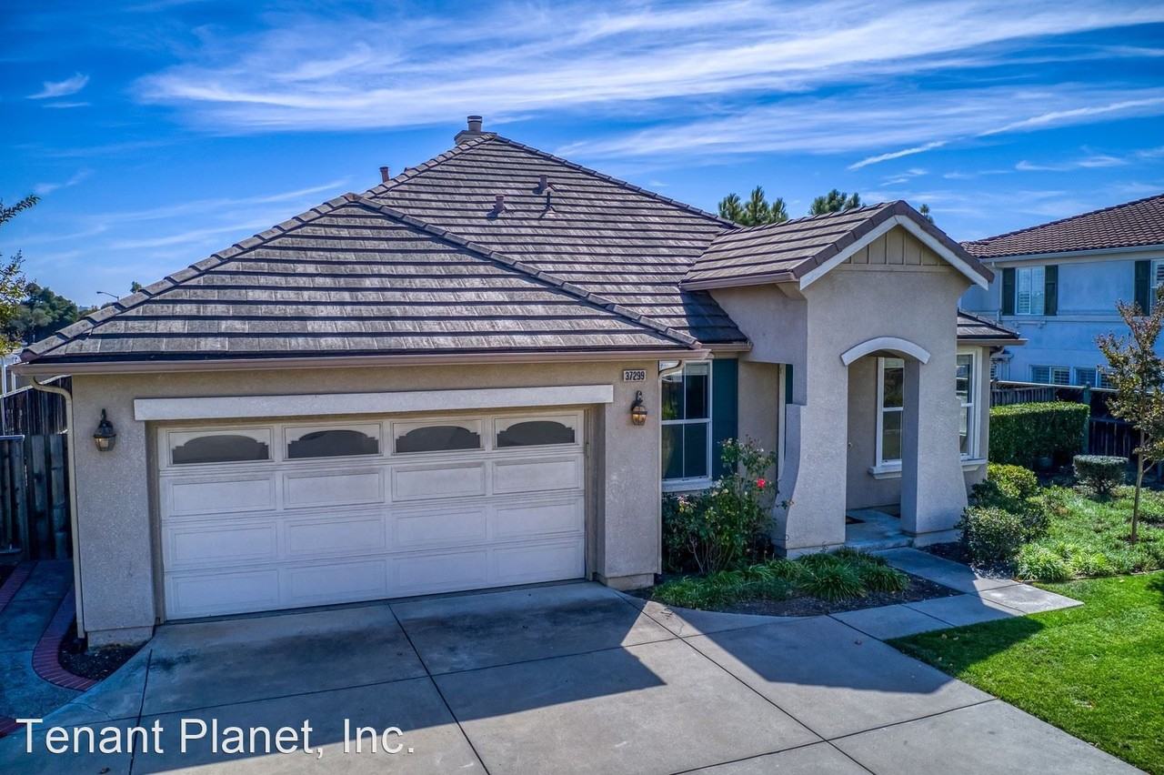 37299 Acorn Pl - Photo 3 of 48