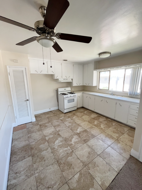 627 North Vine Avenue - Photo 3 of 25