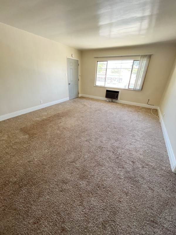 627 North Vine Avenue - Photo 7 of 25