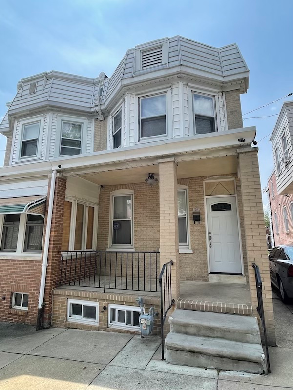 1202 Maple St - Photo 2 of 18