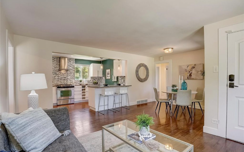 170 Oneida St - Photo 3 of 9