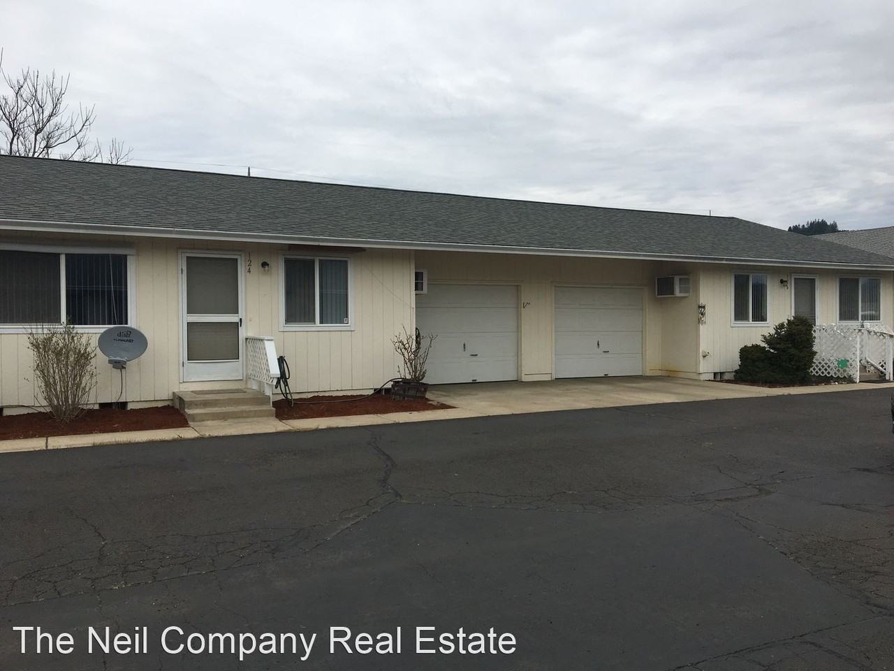 124 & 126, 210 & 214 Sunny Lane Apartments in Sutherlin, OR 97479 Zumper