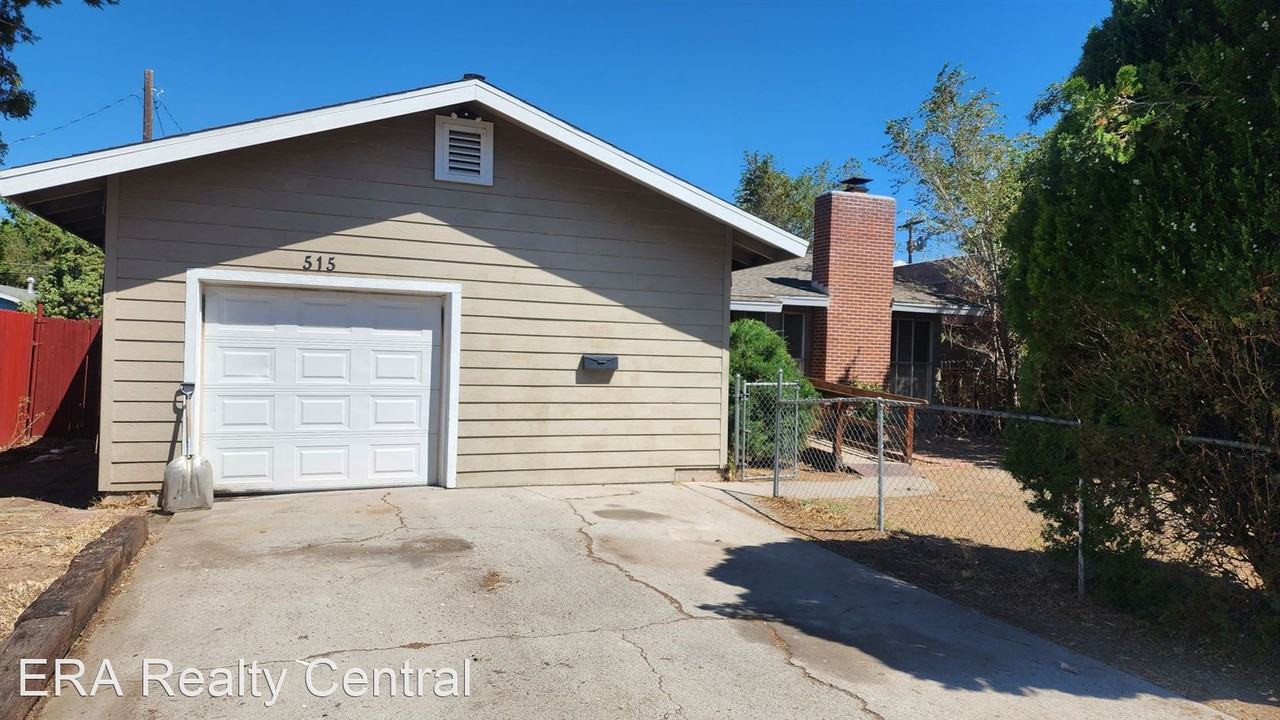 515 E Plumb Ln - Photo 3 of 13