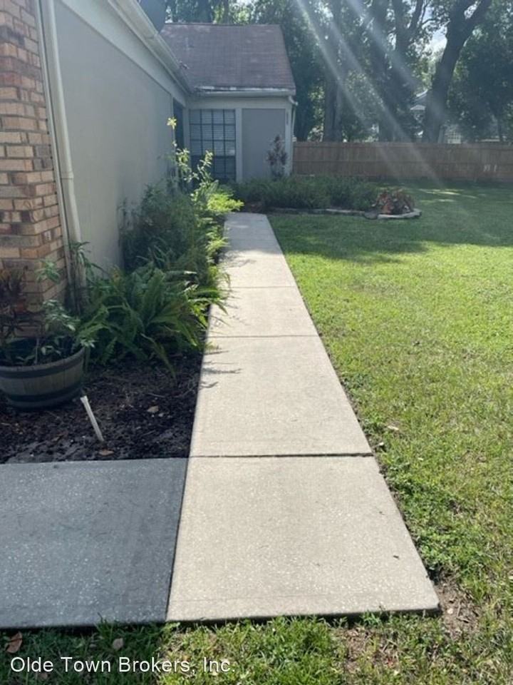 2800 Risser Ave - Photo 2 of 16