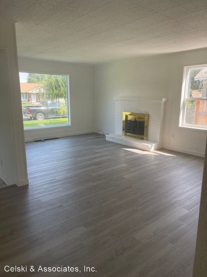 732 W Park St - Photo 3 of 16