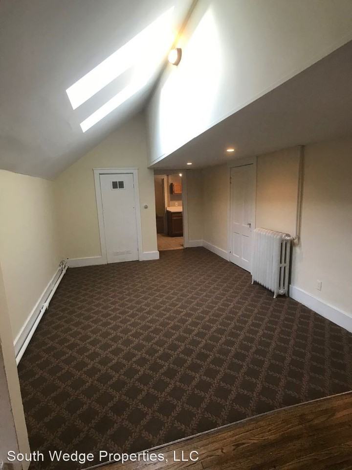 995 Monroe Avenue - Photo 2 of 20