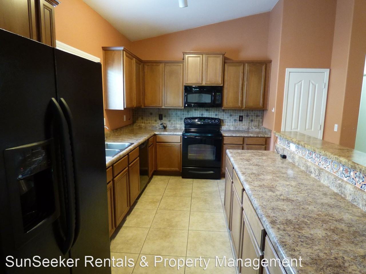 2508 S 115th Dr - Photo 3 of 50
