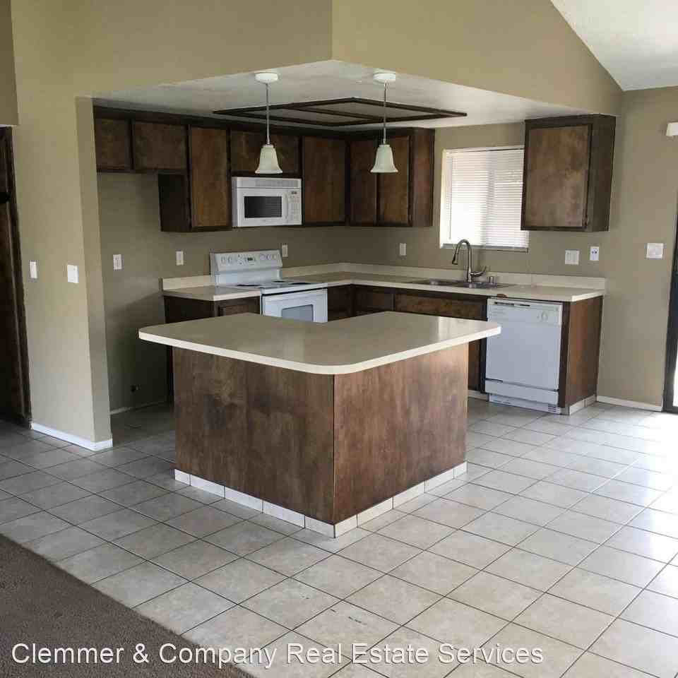 708 Quailridge Apartments in Stockdale Greens, Bakersfield, CA 93309