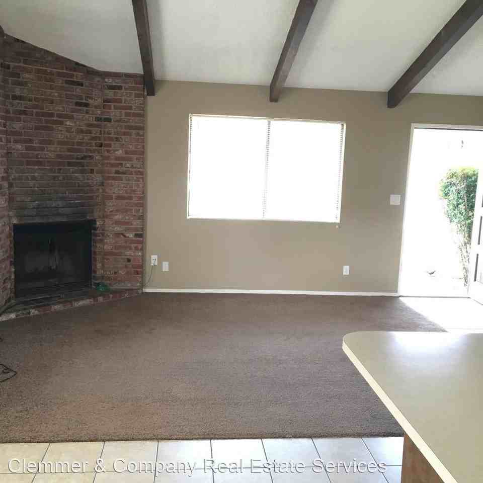 708 Quailridge Apartments in Stockdale Greens, Bakersfield, CA 93309