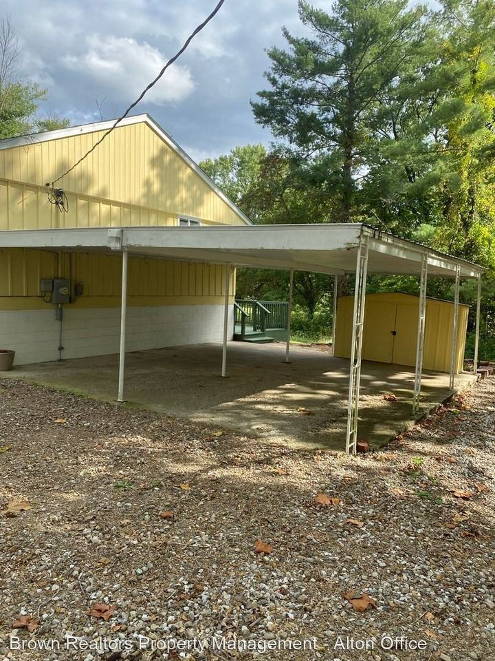 3827 Stanka Ln - Photo 3 of 17