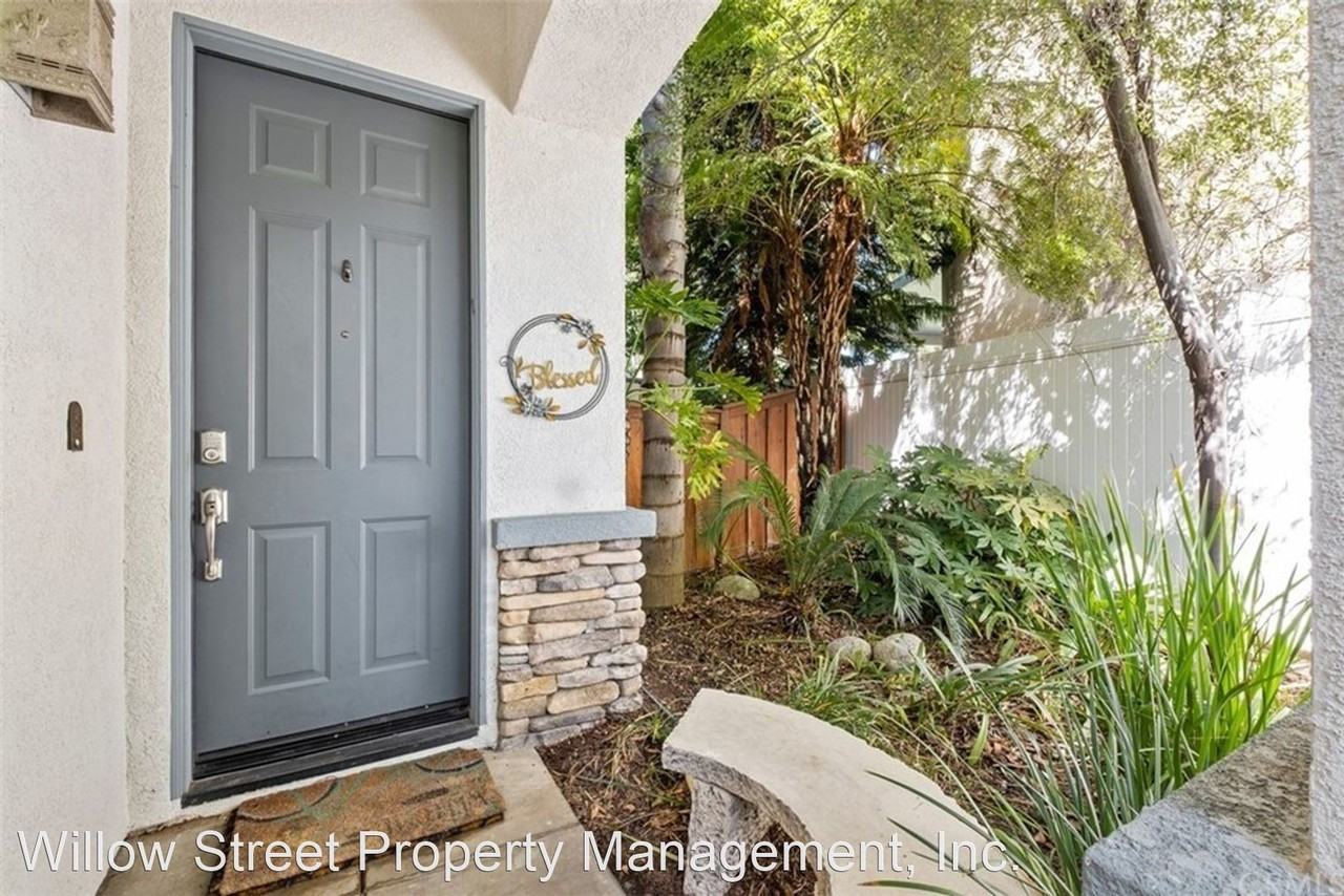 43647 Tirano Dr - Photo 2 of 20