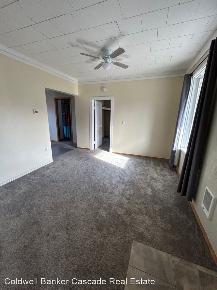 311 E Court St - Photo 2 of 16